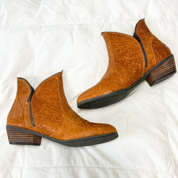 Anthropologie Shoes - Pazzo Anthropologie Dust Tooled Leather Ankle Booties Tan Brown Size 8.5M